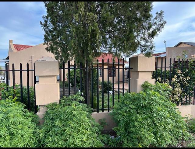 3 BEDROOM HOUSE FOR SALE IN MTHATHA CENTRAL